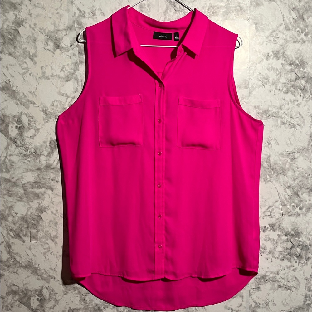 HOT PINK! Apt. 9 collared sleeveless tunic in Woman's size L. 2 front pockets.